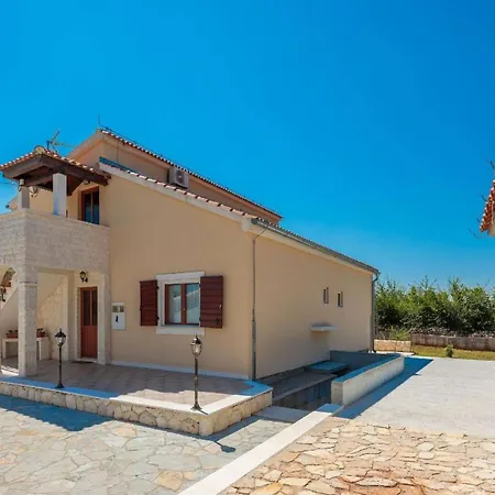 Ferienhaus Mit Privatpool Fur 7 Personen Ca 230 Qm In Sibenik-radonic, Dalmatien Dalmatinisches Hinterland *