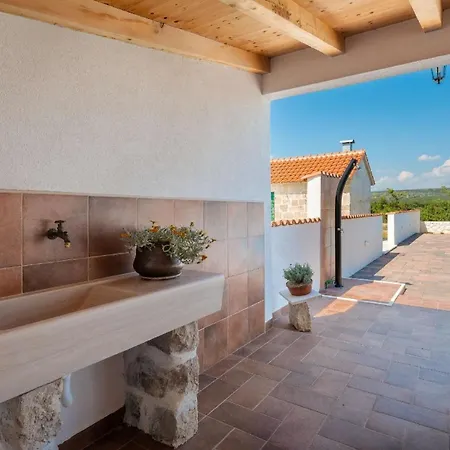 Ferienhaus Mit Privatpool Fur 7 Personen Ca 230 Qm In Sibenik-radonic, Dalmatien Dalmatinisches Hinterland Σπίτι διακοπών *
