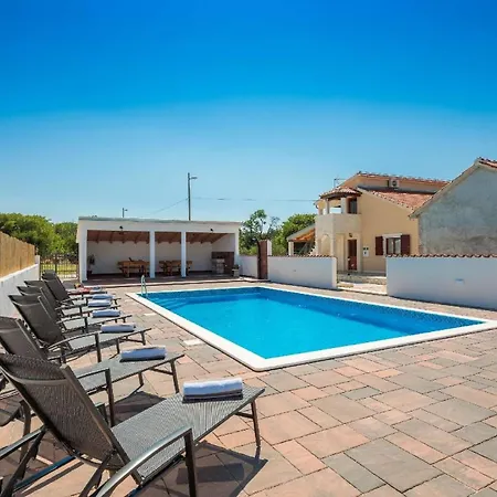 Ferienhaus Mit Privatpool Fur 7 Personen Ca 230 Qm In Sibenik-radonic, Dalmatien Dalmatinisches Hinterland Σπίτι διακοπών *