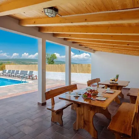 Ferienhaus Mit Privatpool Fur 7 Personen Ca 230 Qm In Sibenik-radonic, Dalmatien Dalmatinisches Hinterland * Radonic