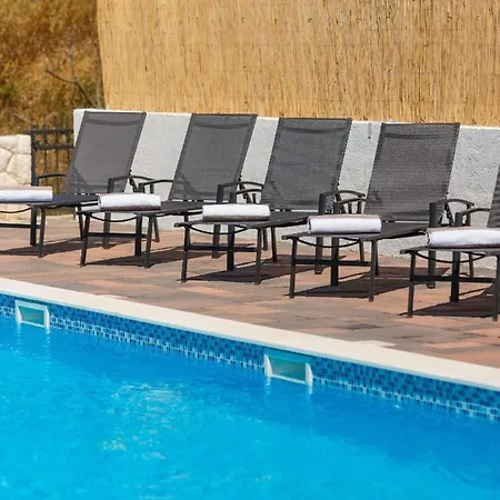 Ferienhaus Mit Privatpool Fur 7 Personen Ca 230 Qm In Sibenik-radonic, Dalmatien Dalmatinisches Hinterland * Radonic