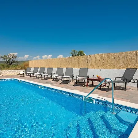 Ferienhaus Mit Privatpool Fur 7 Personen Ca 230 Qm In Sibenik-radonic, Dalmatien Dalmatinisches Hinterland Radonic
