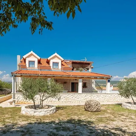 Ferienhaus Mit Privatpool Fur 7 Personen Ca 230 Qm In Sibenik-radonic, Dalmatien Dalmatinisches Hinterland *